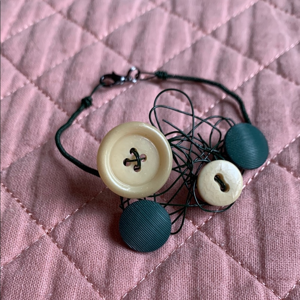 bracelet - Wire & Vintage buttons - Green Beige